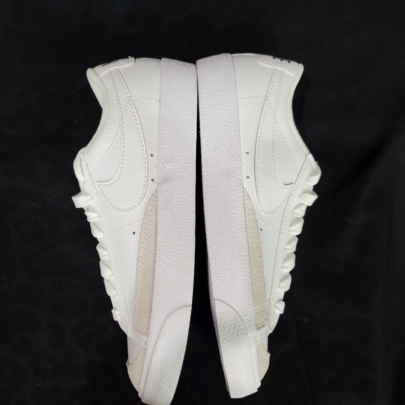 Nike Blazer Low '77 ' White Flat Pewter' DA4074-110 5.5Y Boys Only Tried On - Picture 7 of 13